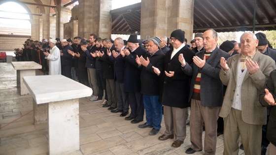 Halep'te can veren siviller için gıyabi cenaze namazı
