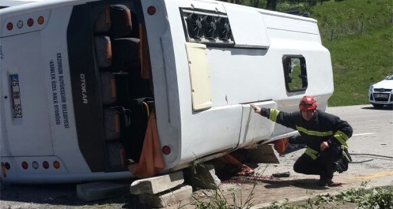 Halk otobüsü devrildi: 10 yaralı