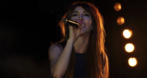 Hande Yener izdihamı