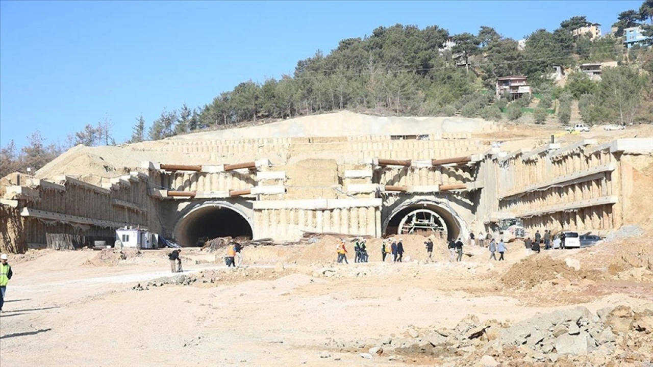 Hatay'da İskenderun-Topboğazı Otoyolu'nda &ccedil;alışmalar s&uuml;r&uuml;yor