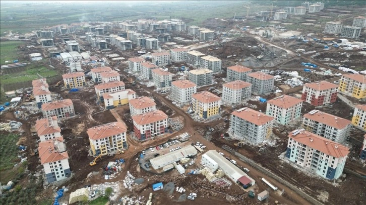 Hatay Hassa'da deprem konutlarının inşası sürüyor