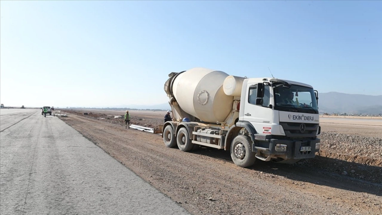 Hatay Havalimanı'nda ikinci pistin yapım &ccedil;alışması s&uuml;r&uuml;yor