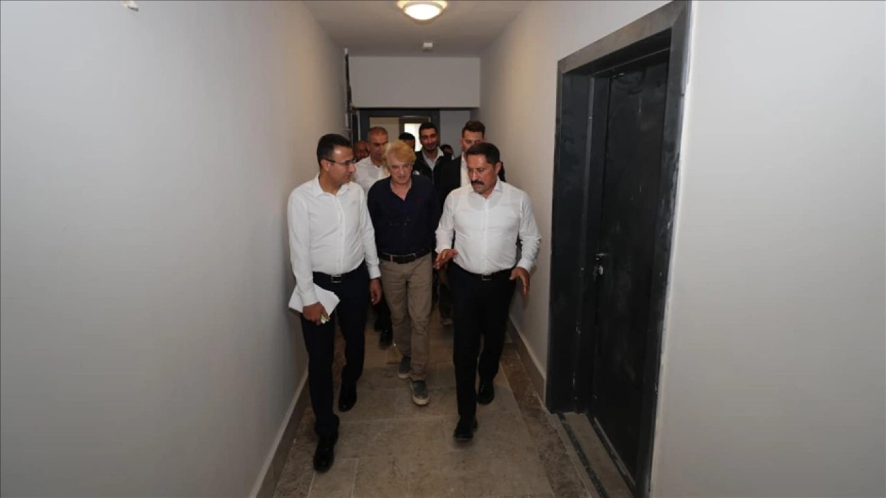 Hatay Kırıkhan'da afet konutları ve ticaret merkezlerinin yapımı sürüyor