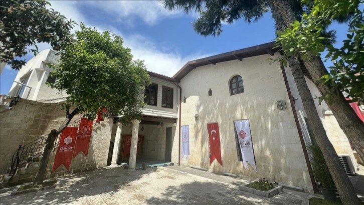 Hatay'da depremlerde aldığı hasarın ardından restore edilen cami ibadete açıldı