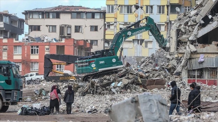 Hatay'da DSİ ekipleri, 300 binanın enkazını kaldırdı