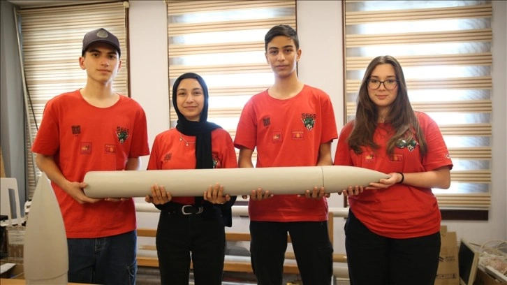 Hataylı depremzede öğrenciler roket projesiyle TEKNOFEST'te birincilik hedefliyor