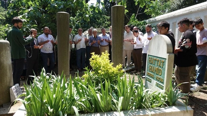 Hattat Hamid Aytaç, vefatının 40. yılında kabri başında anıldı