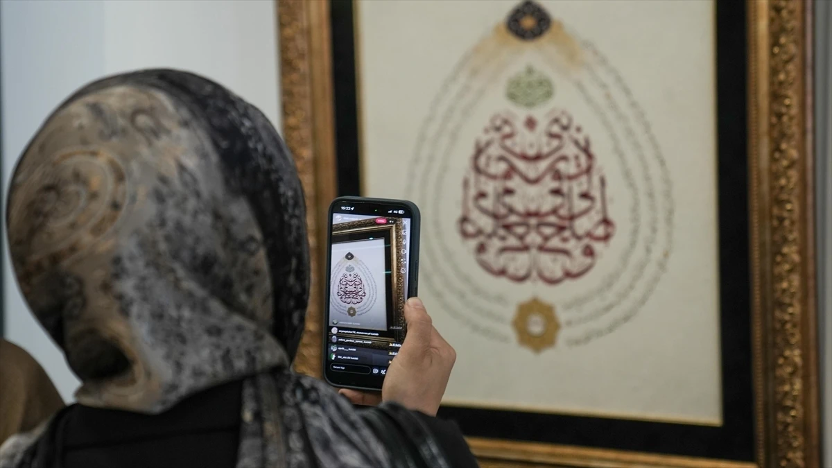Hattat Kadir Sakoğlu'nun 'Aile Hüsn-i Hat' sergisinin gelirleri Gazze'ye bağışlanacak