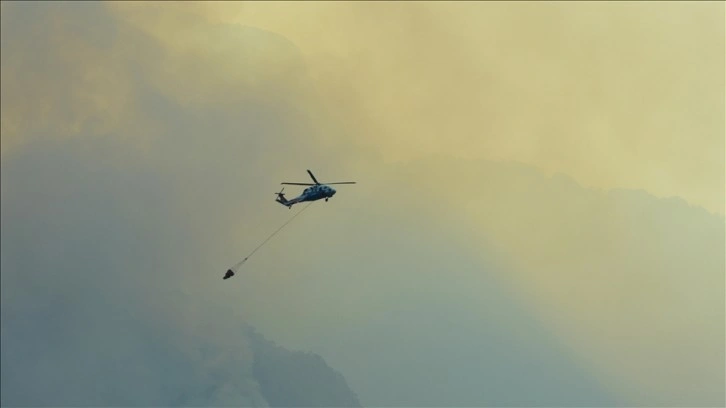 Hava araçlarının Türkiye ve Yunanistan'daki orman yangınlarıyla mücadelesi aralıksız sürüyor