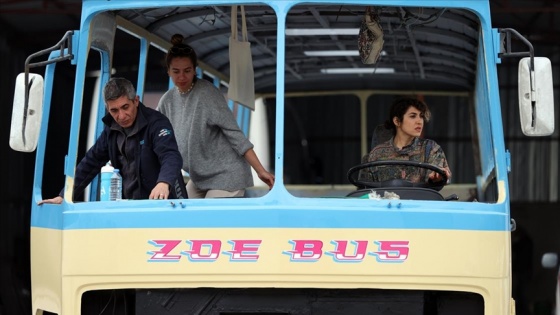 Hayallerinin peşinden gitmek için aldığı 45 yaşındaki otobüsü karavana dönüştürüyor