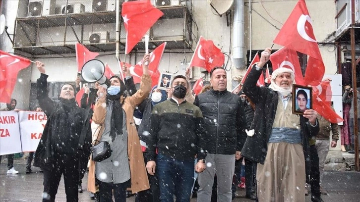 HDP önünde eylemlerini sürdüren Hakkarili ailelere destek büyüyor