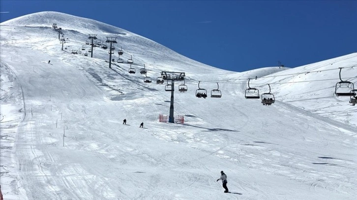 Hesarek Kayak Merkezi'nde sezonun 15 Mart'a kadar sürmesi bekleniyor