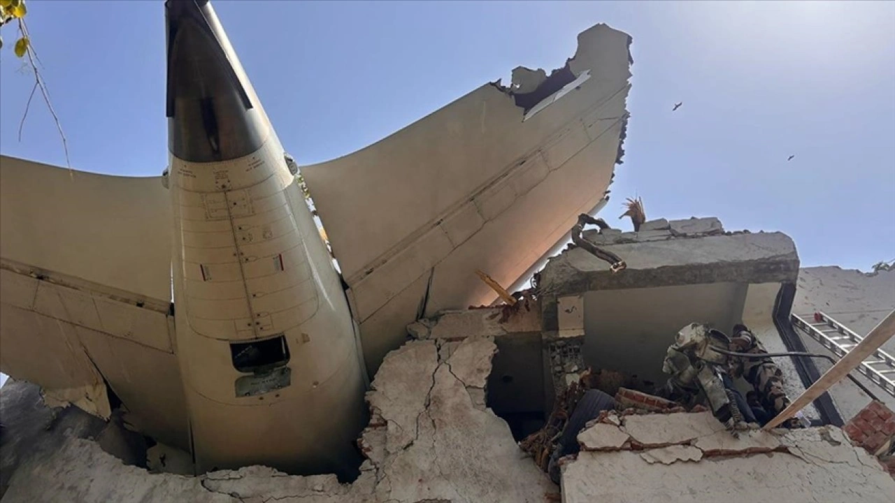 Hindistan'da 260 kişinin öldüğü uçak kazası için aileler Boeing ve Honeywell'e dava açtı