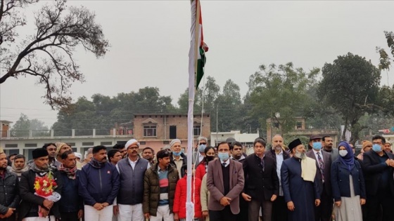 Hindistan'da yıkılan Babri Camisi'nin yerine inşa edilecek caminin temeli atıldı