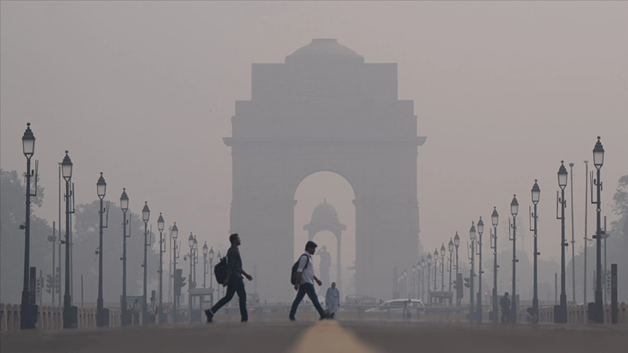 Hindistan, hava kirliliğiyle mücadele kapsamında önlemleri sıkılaştırıyor