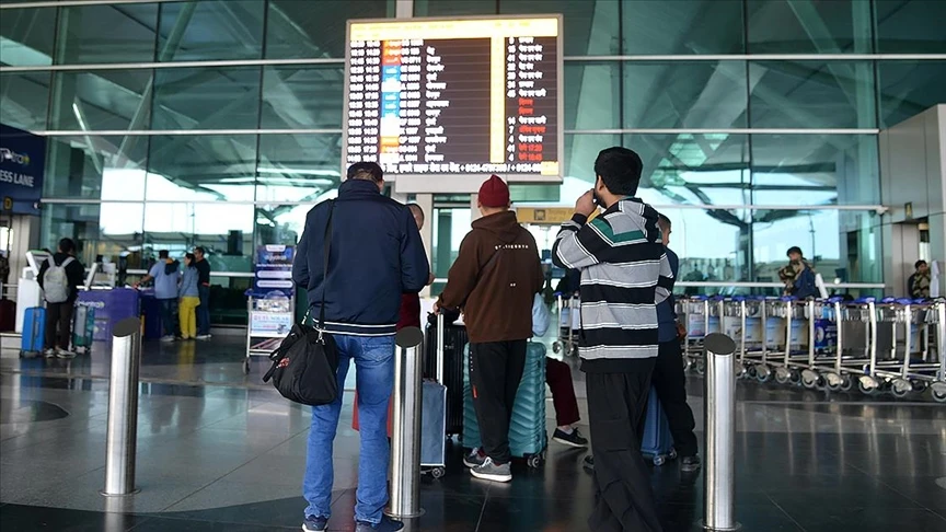 Hindistan'ın Indira Gandhi Uluslararası Havalimanı'nda yoğun sis nedeniyle u&ccedil;uş iptalleri