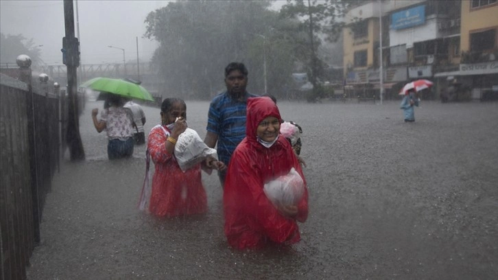 Hindistan ve Bangladeş'teki sel, heyelan ve fırtınalarda en az 57 kişi öldü