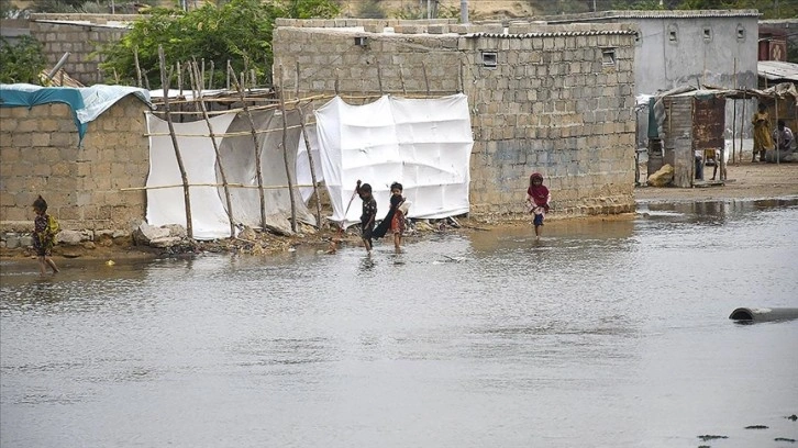 Hindistan ve Pakistan'da Biparjoy fırtınası nedeniyle tahliye edilenlerin sayısı 150 bini aştı