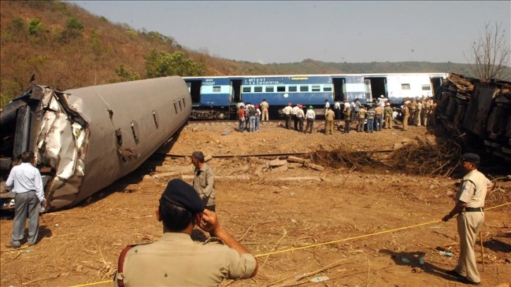 Hindistan'da dün meydana gelen tren kazasında ölü sayısı 288'e yükseldi