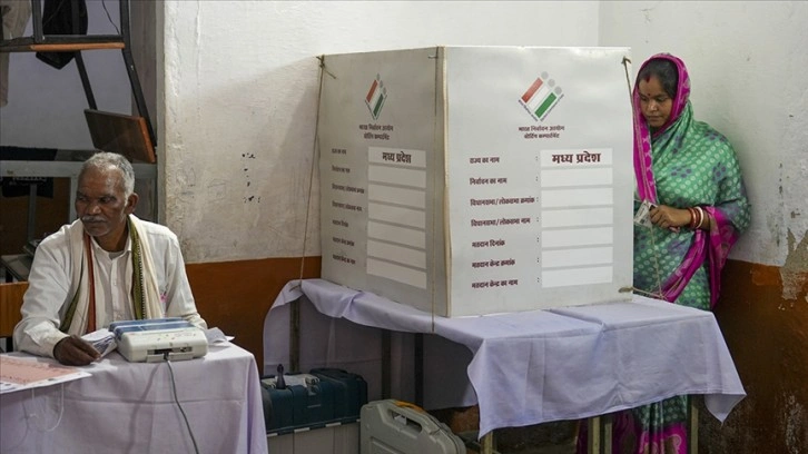 Hindistan'da genel seçimlerin 4. aşamasında oy verme işlemi başladı