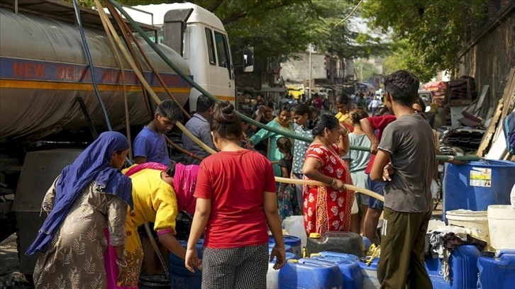 Hindistan’da termometrelerin 44,7 dereceyi göstermesi üzerine alarm seviyesi yükseltildi