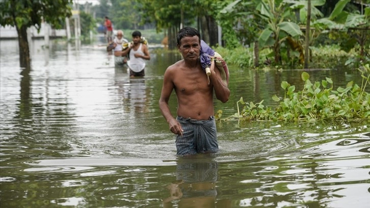 Hindistan'ın Assam eyaletindeki sellerde ölenlerin sayısı 100'ü geçti