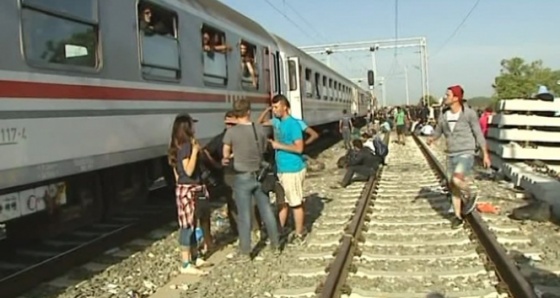 Hırvatistan-Sırbistan sınırındaki sığınmacılar Zagreb'e gönderiliyor