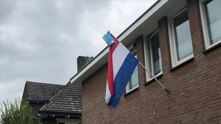 Hollanda'da bayrak ve çanta asma sezonu başladı