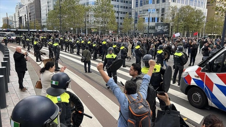 Hollanda'da ırkçı PEGIDA hareketinin Kur'an-ı Kerim yakma eylemi başlamadan bitti