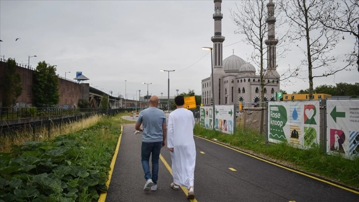 Hollanda'da Müslümanlar, genel seçimlerden İslam düşmanı Wilders'ın önde çıkması nedeniyle