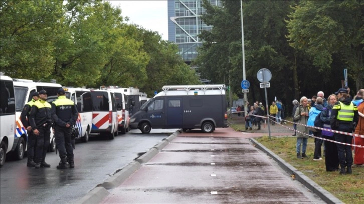 Hollanda'nın Ede şehrinde bir kafedekiler rehin alındı