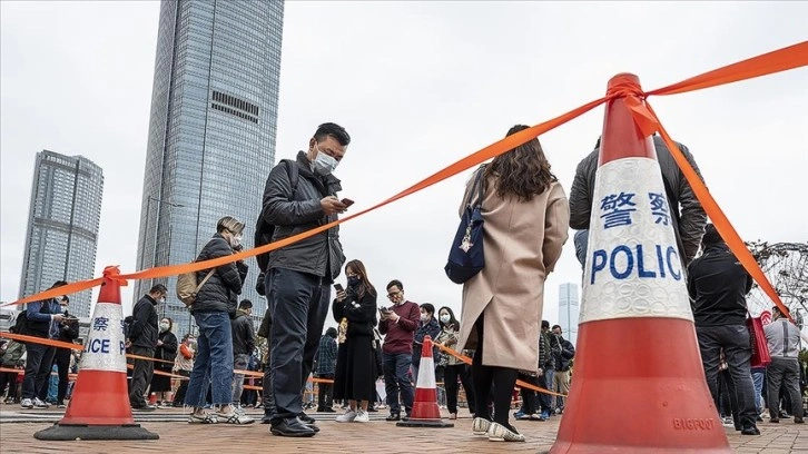 Hong Kong, artan Kovid-19 vakaları nedeniyle karantina kurallarını değiştirdi