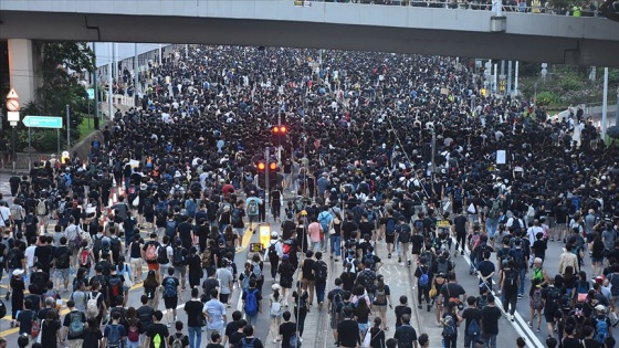 Hong Kong’da gösteriler hız kesmiyor