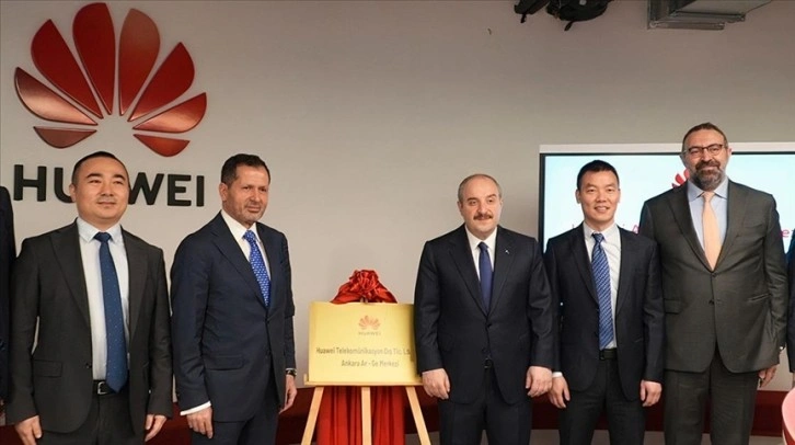 Huawei Türkiye'nin yeni AR-GE merkezi Bakan Varank'ın katılımıyla açıldı
