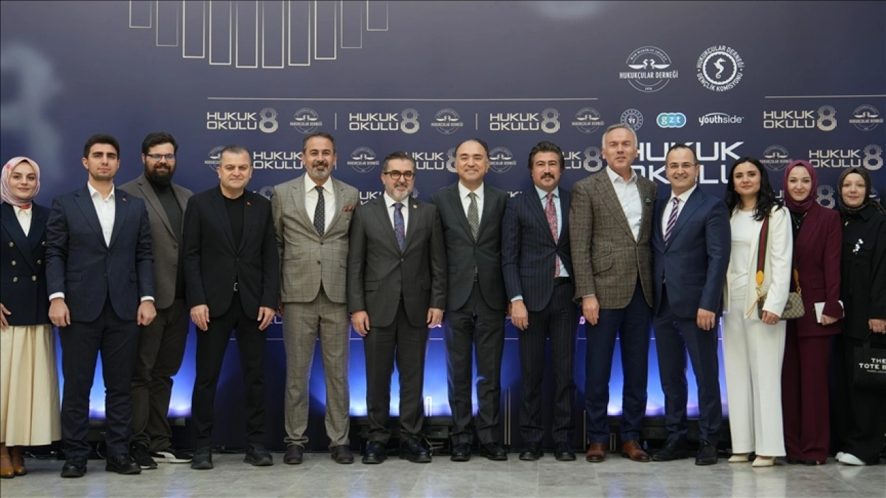 Hukukçular DerneÄŸince düzenlenen Hukuk Okulu'nun sekizincisi İstanbul'da baÅŸladı