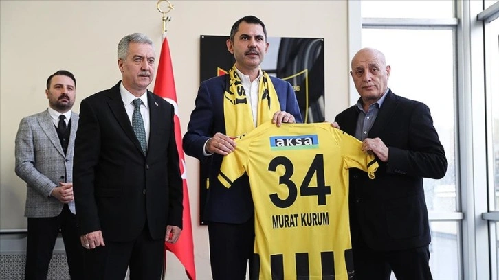 İBB Başkan adayı Kurum, İstanbulspor Kulübünü ziyaret etti