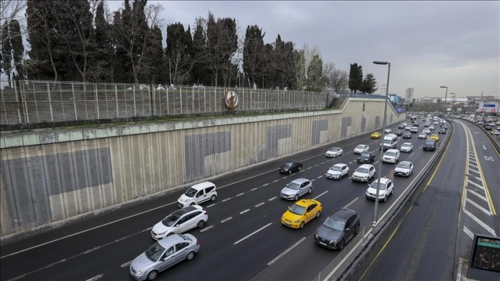 İBB dikey bahçeleri söktü yerine 'gri duvarlar' bıraktı