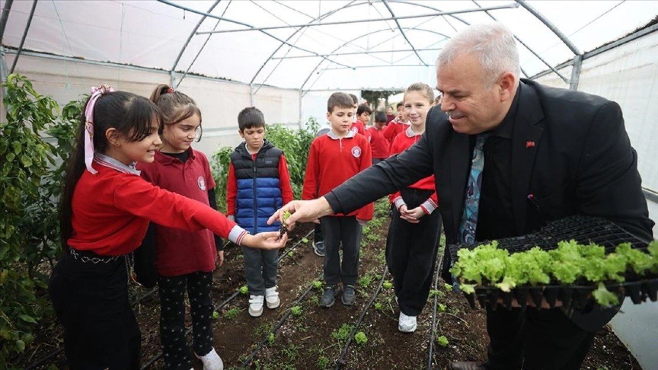 İbrahim öğretmen öğrencilere çevre dostu projelerle ilham veriyor