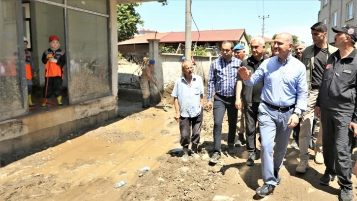 İçişleri Bakanı Soylu, Kastamonu'da sel bölgesinde incelemede bulundu