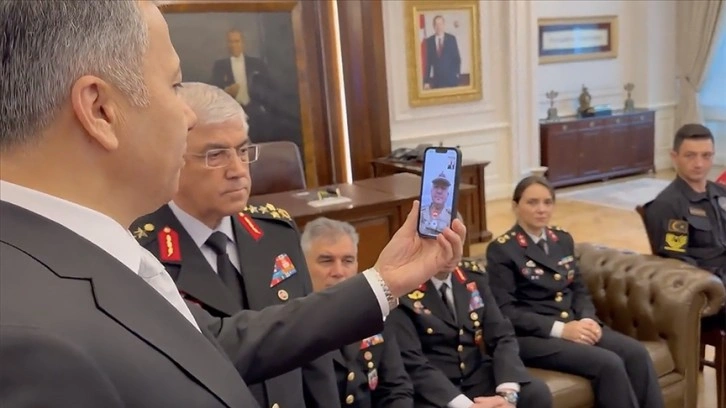 İçişleri Bakanı Yerlikaya, Tendürek Üs Bölgesi'nde görev yapan jandarmaları telefonla aradı