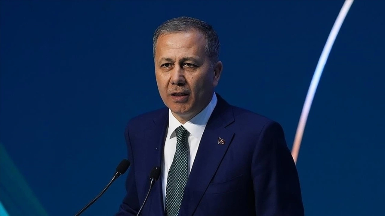 İçişleri Bakanı Yerlikaya: Trafik hız levhalarının yeniden gözden geçirilmesi büyük önem taşıyor