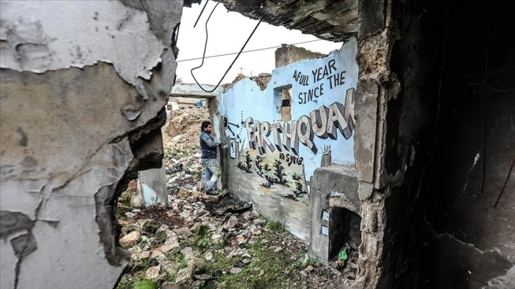 İdlibli grafiti sanatçısı Aziz Esmer, depremzedeler için dayanışma grafitisi çizdi