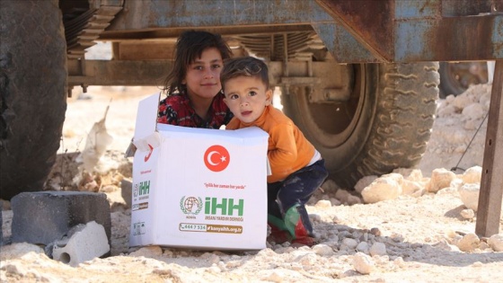 İHH, İdlib'de 2 bin 419 gıda kolisi dağıttı