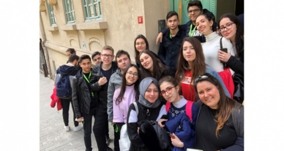 İhlas Koleji öğrencileri Beyoğlu’nda Avrupa’nın izlerini aradı