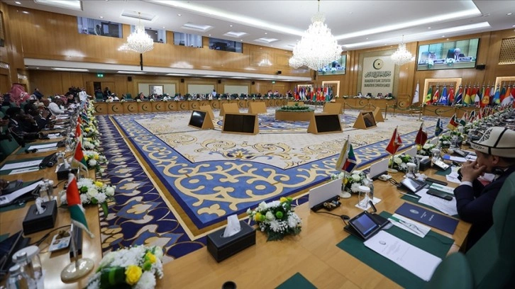 İİT Olağanüstü Dışişleri Bakanları Konseyi'nde uluslararası barış konferansı düzenlenmesi çağrı