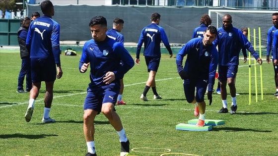 İkinci kez Süper Lig'e tutunamayan Büyükşehir Belediye Erzurumspor'a teknik direktör dayanmıyor