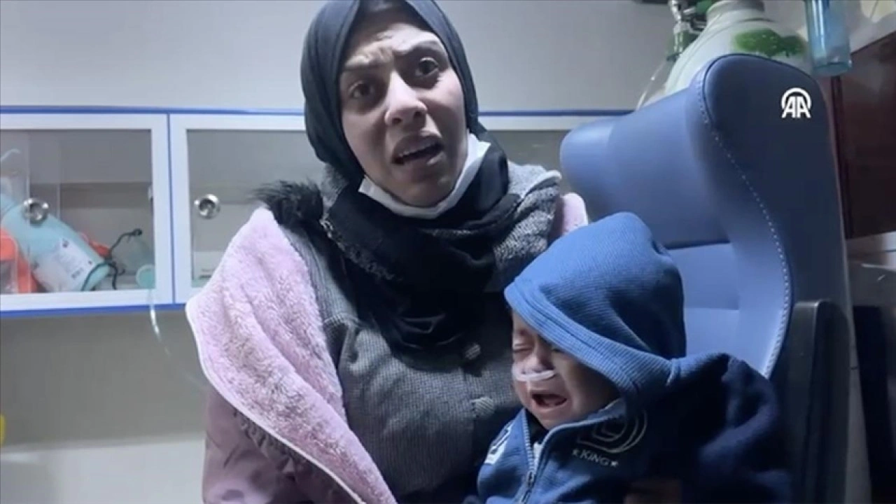 İla&ccedil; yetersizliğinden bir oğlunu kaybeden Gazzeli aile ambulans u&ccedil;akla T&uuml;rkiye&rsquo;ye getiriliyor