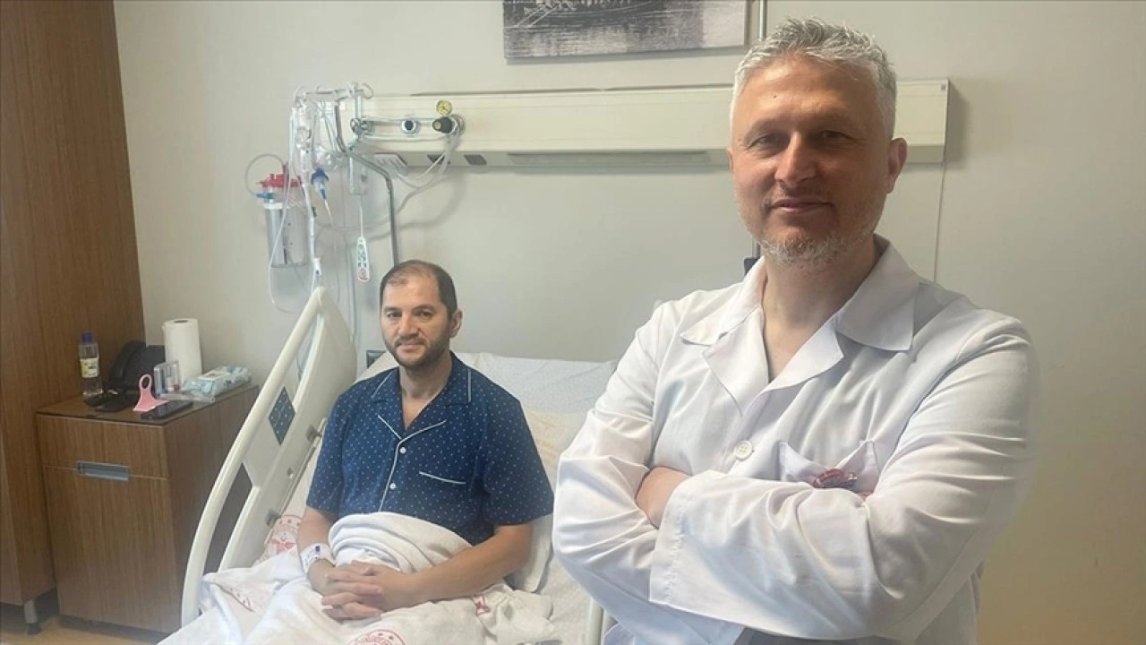 İleri derecede aort hastalığı olan hasta "6 santimetrelik" kesiyle tedavi edildi