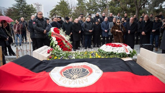 İlhan Cavcav kabri başında anıldı