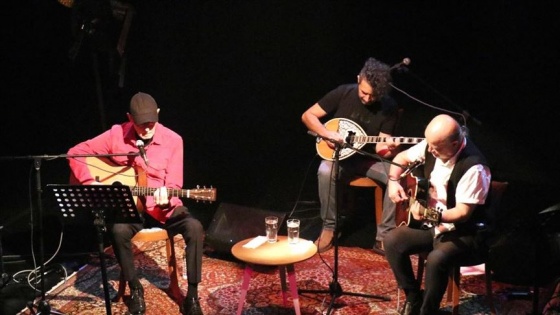 İlhan Şeşen ve Vedat Sakman 'Akustik Hikayeler' konserinde sahne aldı